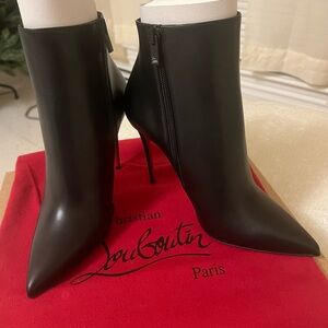 Christian Louboutin women’s So Kate bootie 100 ankle boot NWT